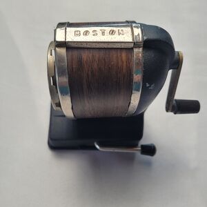 VTG Boston Vacuum Mount Desk Table Top Hand Crank Pencil Sharpner Walnut